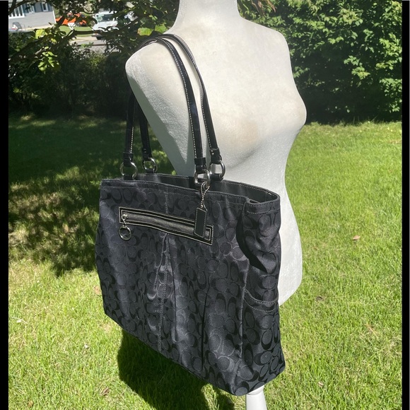 Coach Authentic, Signature, Jacquard, Black on Black Tote - Picture 3 of 11